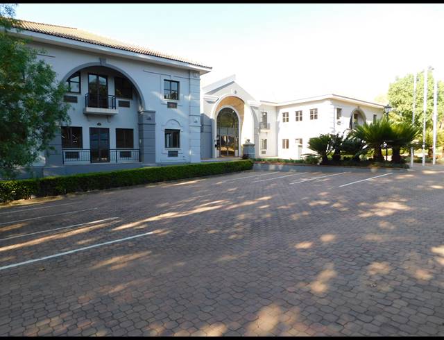 1,578M² OFFICE TO LET IN HYDE PARK